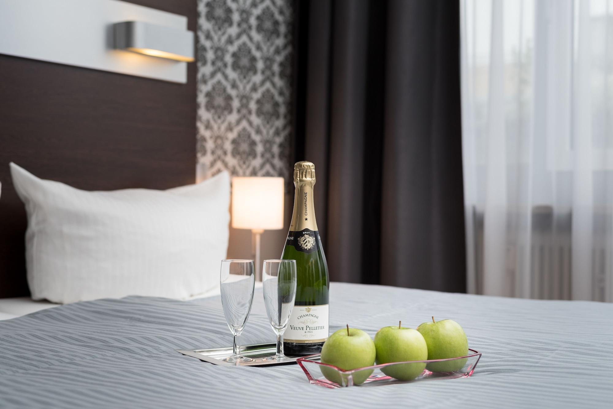 - Design Hotel